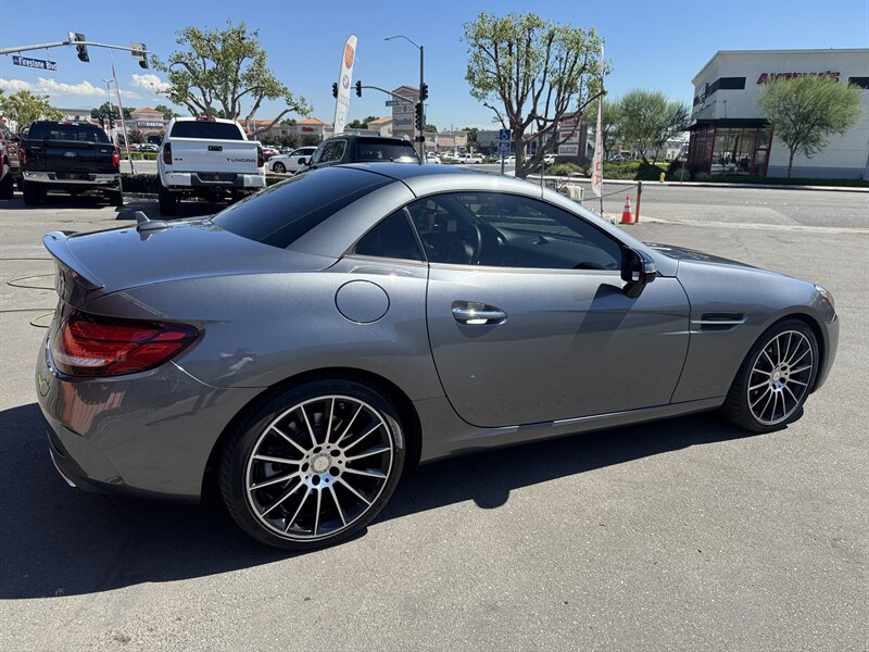 2017 Mercedes-Benz SLC SLC 300 - Photo 18 - Norwalk, CA 90650-2241