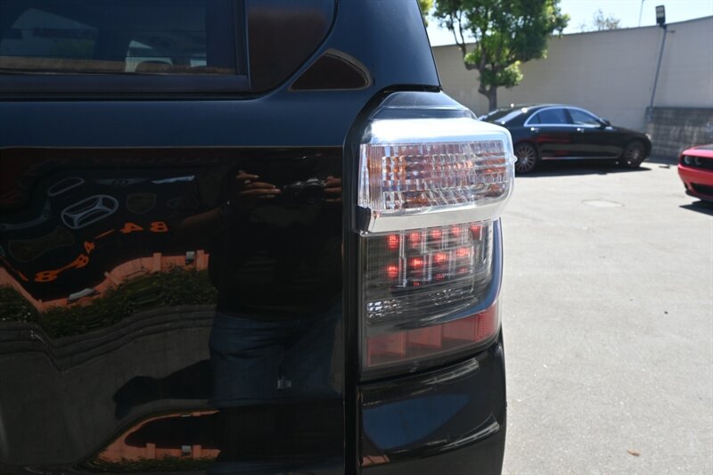 2014 Toyota 4Runner SR5 Premium photo 8