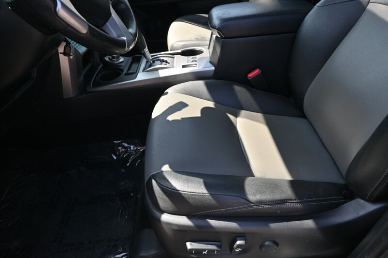 2014 Toyota 4Runner SR5 Premium photo 19