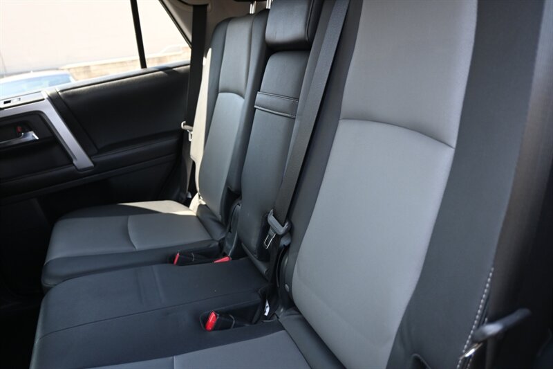 2014 Toyota 4Runner SR5 Premium photo 35