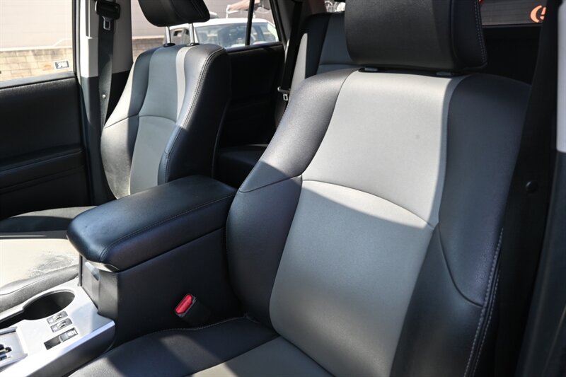 2014 Toyota 4Runner SR5 Premium photo 18
