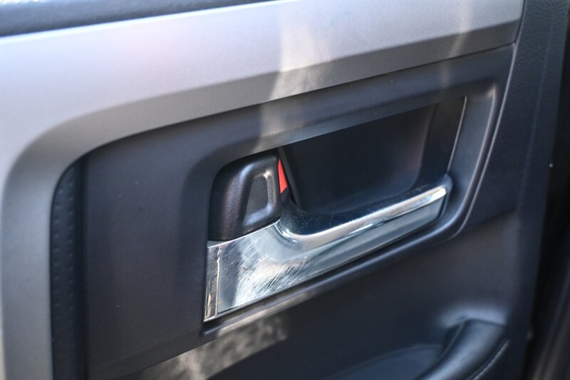 2014 Toyota 4Runner SR5 Premium photo 41