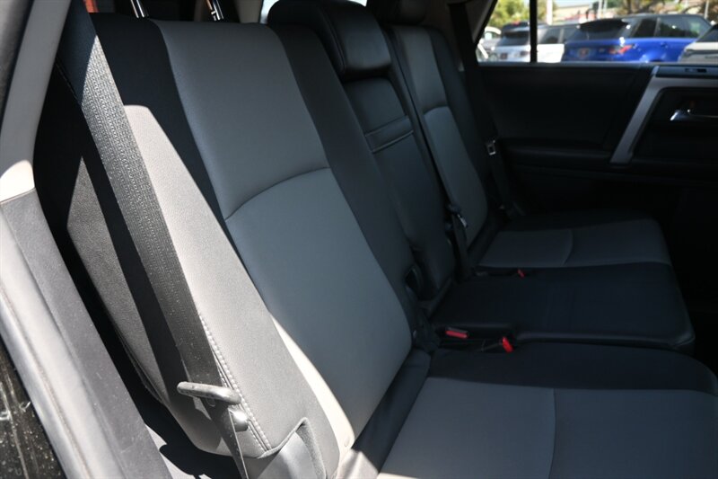 2014 Toyota 4Runner SR5 Premium photo 46
