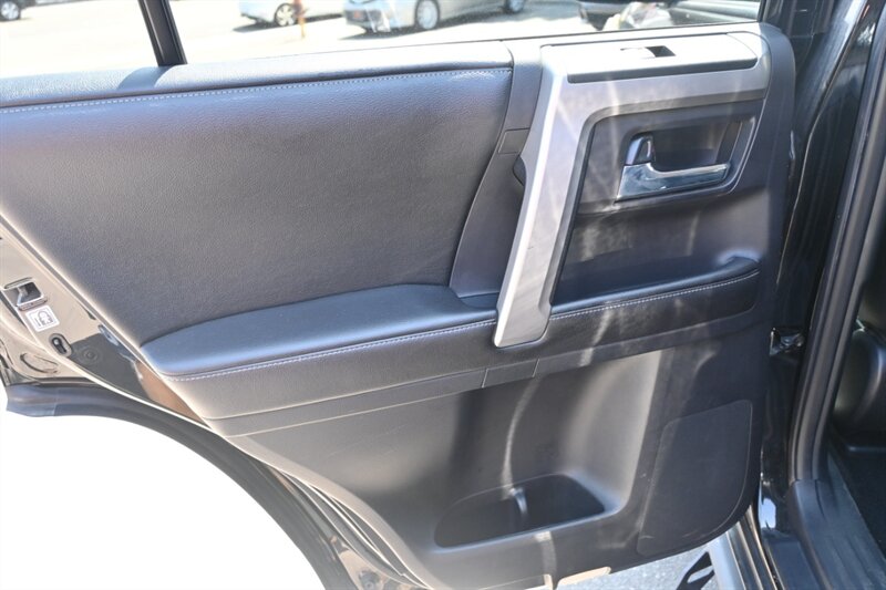 2014 Toyota 4Runner SR5 Premium photo 39