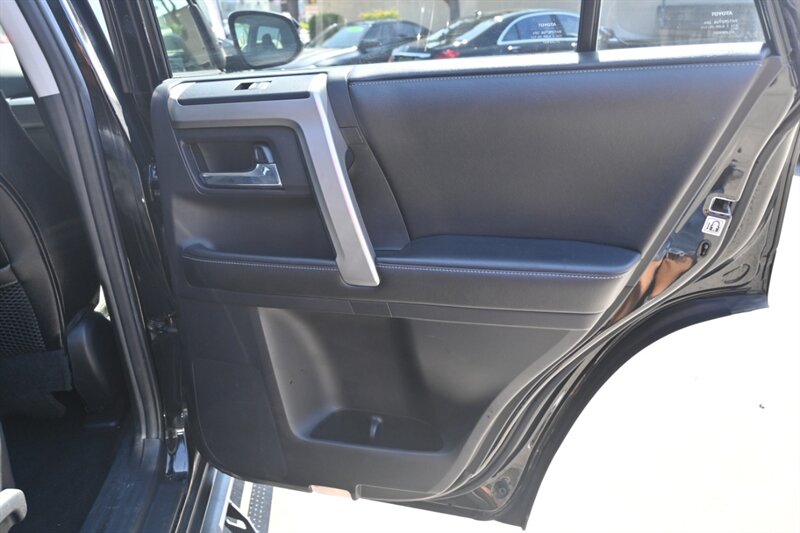 2014 Toyota 4Runner SR5 Premium photo 42