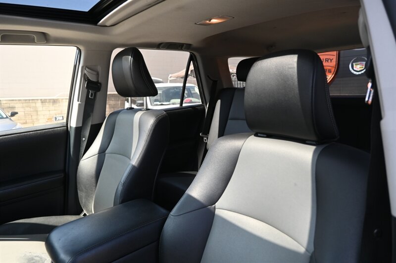 2014 Toyota 4Runner SR5 Premium photo 17
