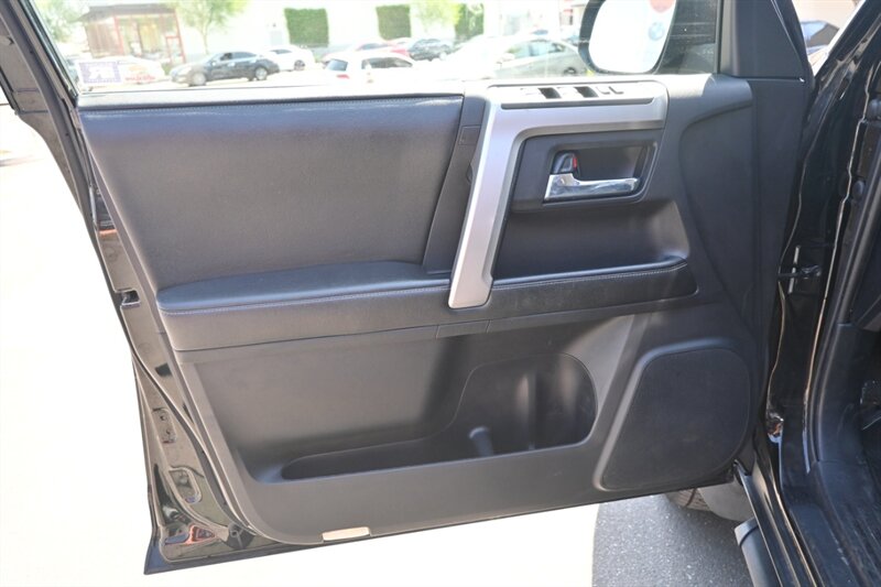 2014 Toyota 4Runner SR5 Premium photo 13