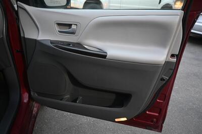 2015 Toyota Sienna XLE Premium 8-Passenger   - Photo 43 - Norwalk, CA 90650-2241