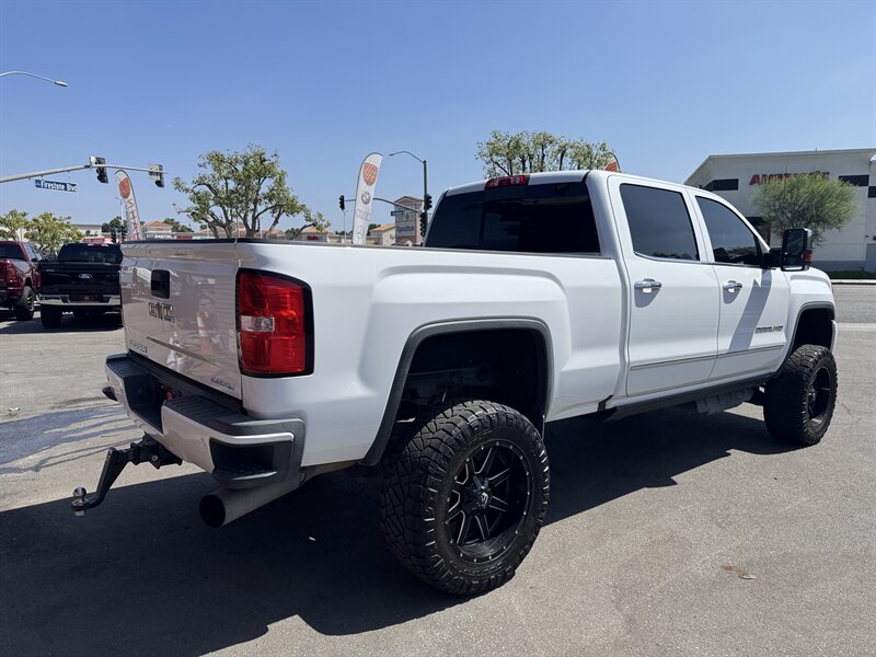 2019 GMC Sierra 2500HD Denali - Photo 21 - Norwalk, CA 90650-2241
