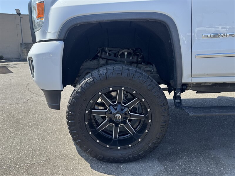 2019 GMC Sierra 2500HD Denali - Photo 8 - Norwalk, CA 90650-2241