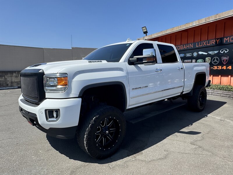2019 GMC Sierra 2500HD Denali - Photo 11 - Norwalk, CA 90650-2241