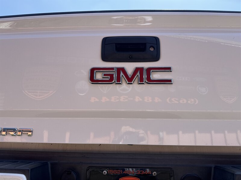2019 GMC Sierra 2500HD Denali - Photo 17 - Norwalk, CA 90650-2241