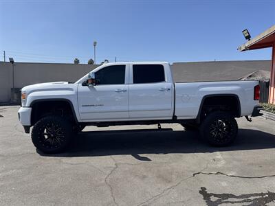 2019 GMC Sierra 2500HD Denali - Photo 12 - Norwalk, CA 90650-2241