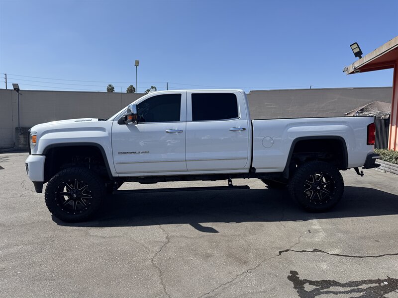 2019 GMC Sierra 2500HD Denali - Photo 12 - Norwalk, CA 90650-2241
