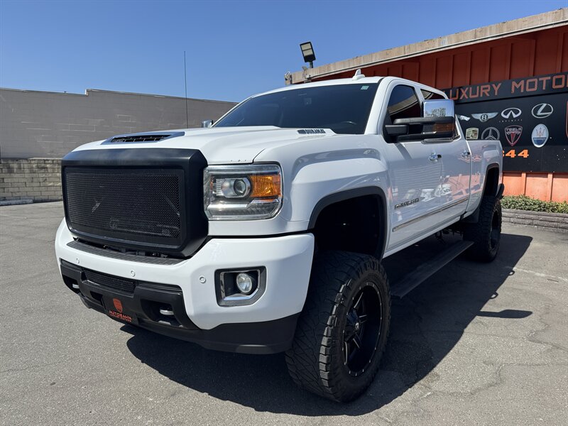 2019 GMC Sierra 2500HD Denali - Photo 10 - Norwalk, CA 90650-2241