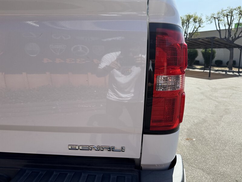 2019 GMC Sierra 2500HD Denali - Photo 19 - Norwalk, CA 90650-2241