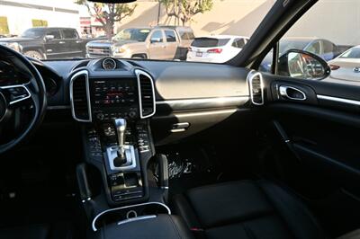 2018 Porsche Cayenne Platinum Edition   - Photo 54 - Norwalk, CA 90650-2241