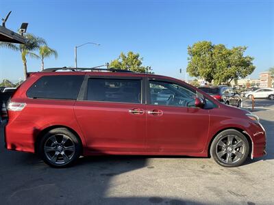 2017 Toyota Sienna SE 8-Passenger   - Photo 16 - Norwalk, CA 90650-2241