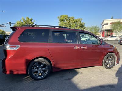 2017 Toyota Sienna SE 8-Passenger   - Photo 15 - Norwalk, CA 90650-2241