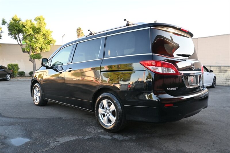 2017 Nissan Quest SV photo 8