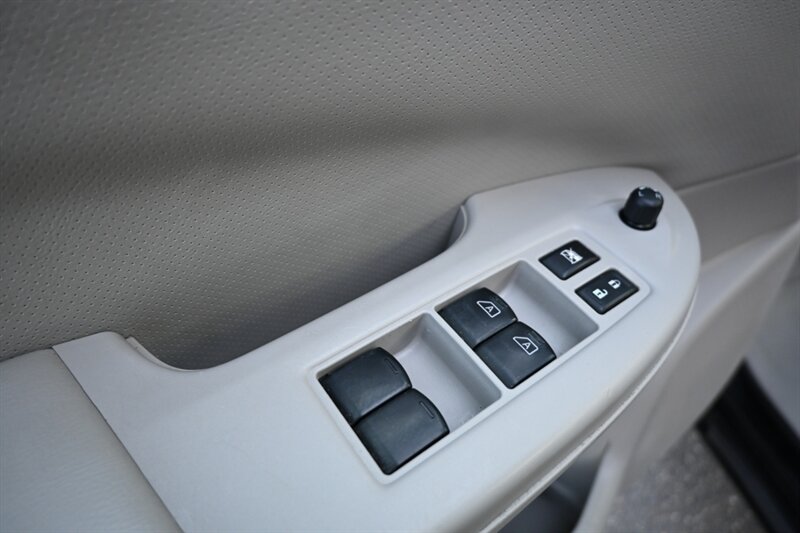 2017 Nissan Quest SV photo 18