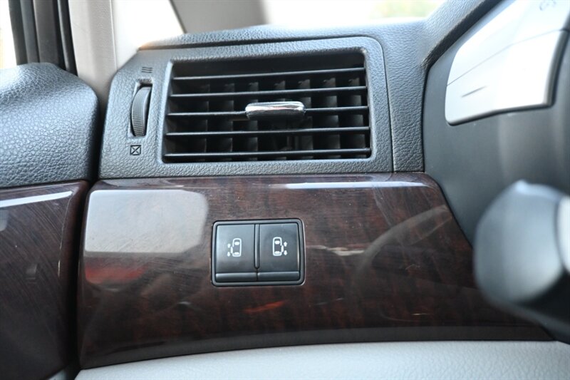 2017 Nissan Quest SV photo 32