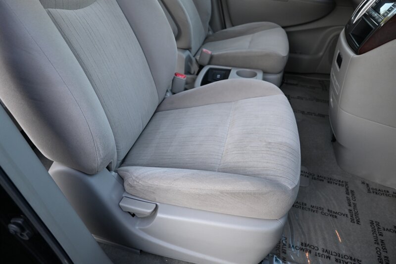 2017 Nissan Quest SV photo 53
