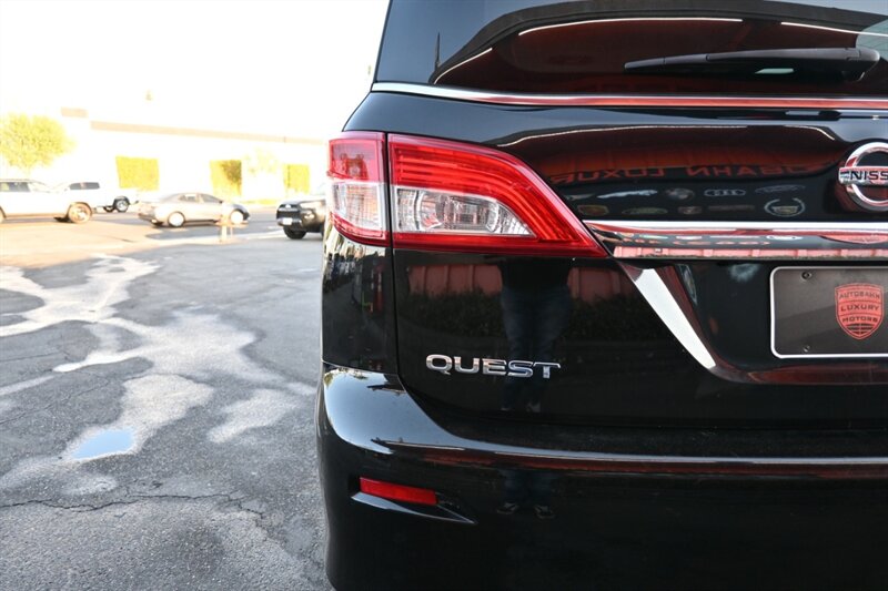 2017 Nissan Quest SV photo 9