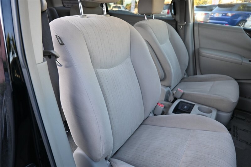 2017 Nissan Quest SV photo 52