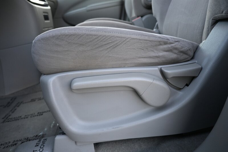 2017 Nissan Quest SV photo 19