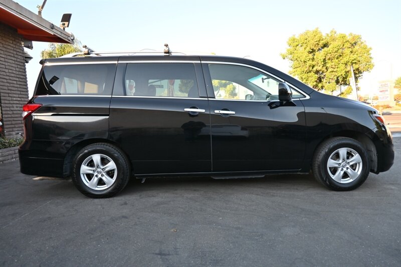 2017 Nissan Quest SV photo 13