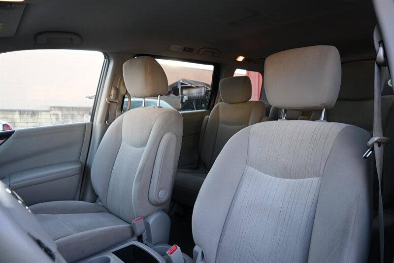 2017 Nissan Quest SV photo 23