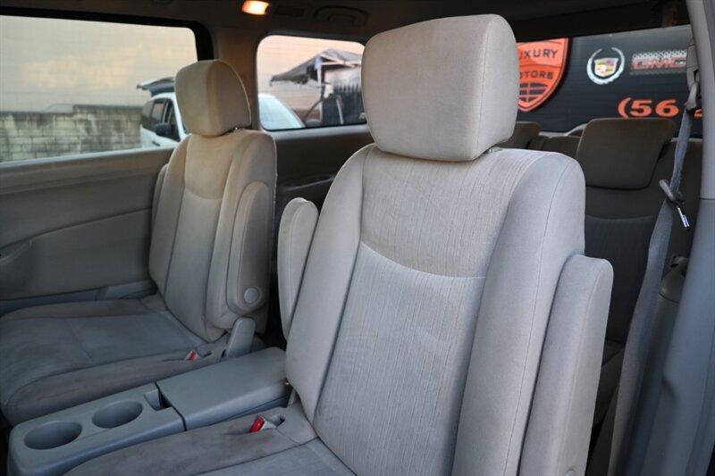 2017 Nissan Quest SV photo 39