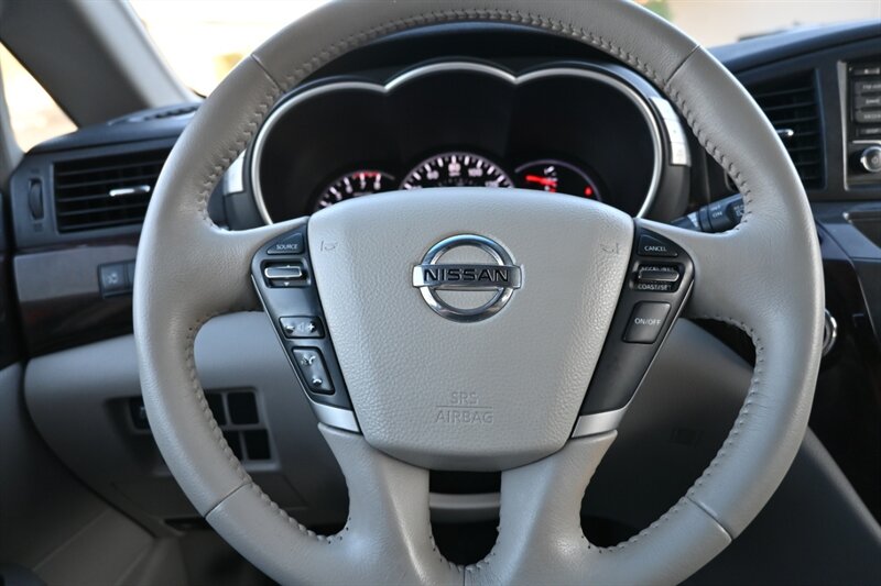 2017 Nissan Quest SV photo 25