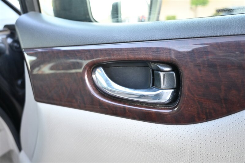 2017 Nissan Quest SV photo 49