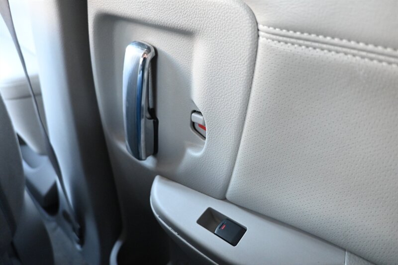 2017 Nissan Quest SV photo 47