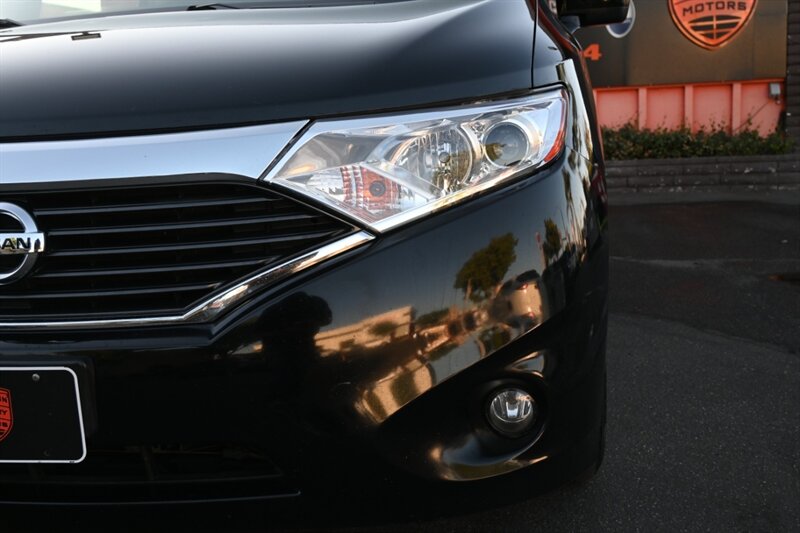 2017 Nissan Quest SV photo 5