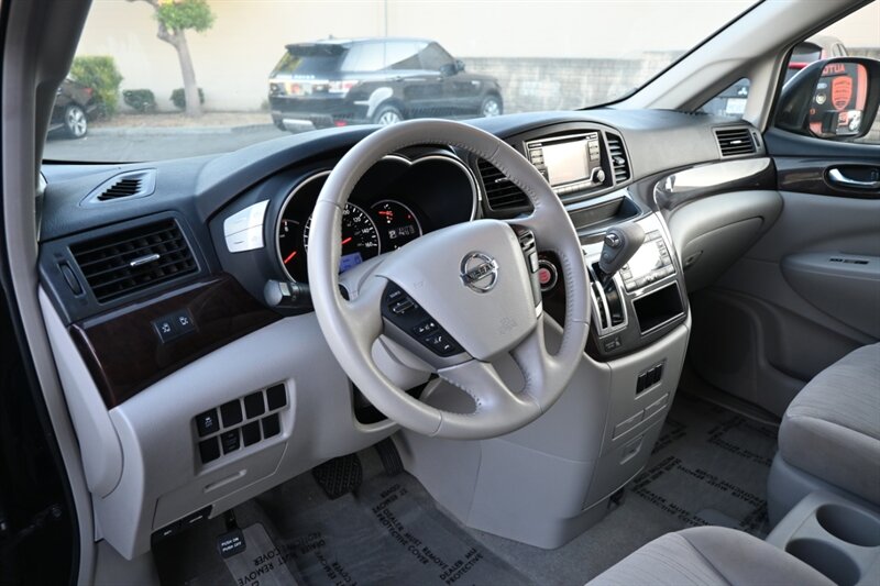 2017 Nissan Quest SV photo 24