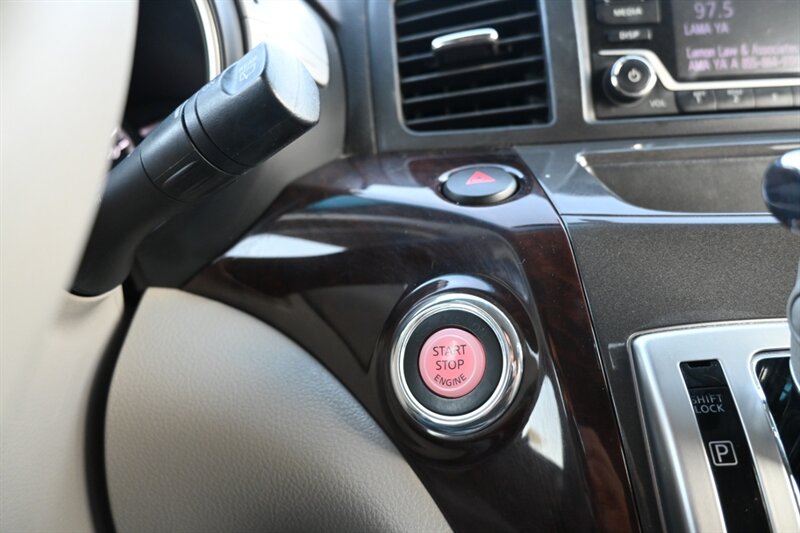 2017 Nissan Quest SV photo 33