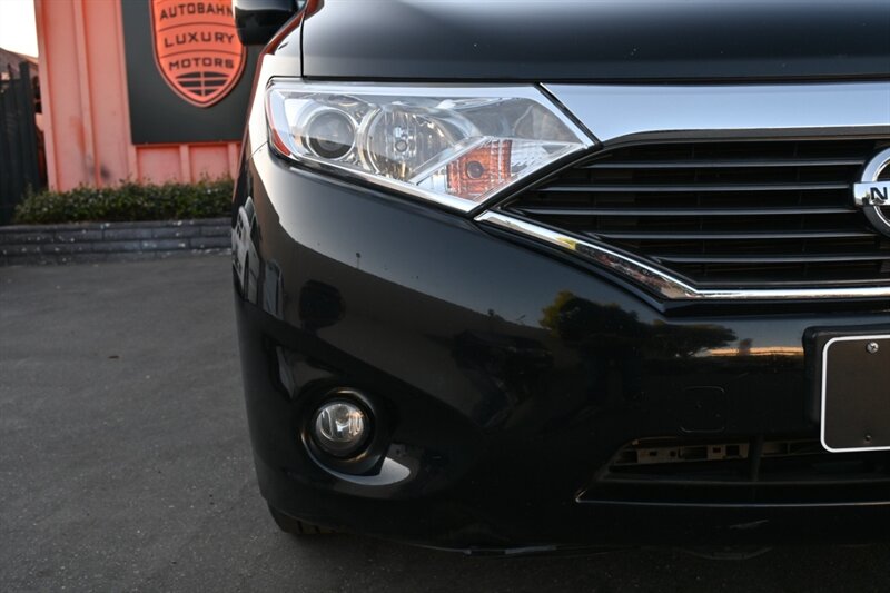 2017 Nissan Quest SV photo 3