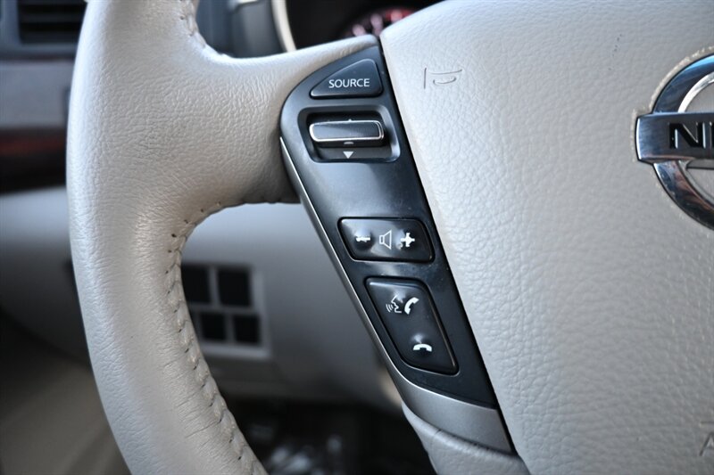 2017 Nissan Quest SV photo 28