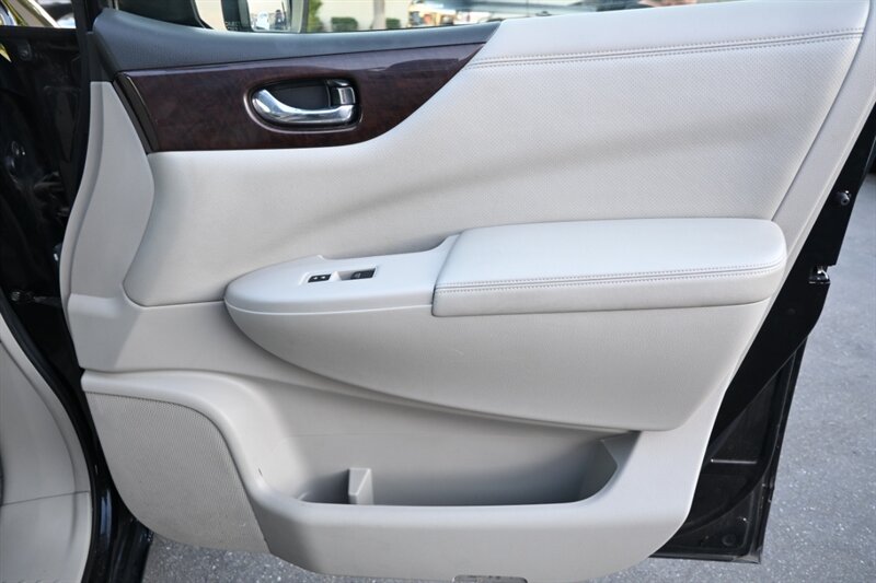 2017 Nissan Quest SV photo 48