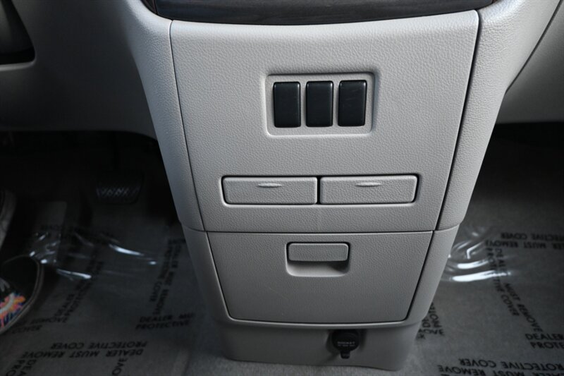 2017 Nissan Quest SV photo 37