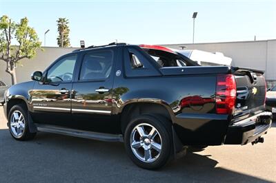 2013 Chevrolet Avalanche LTZ Black Diamond   - Photo 15 - Norwalk, CA 90650-2241