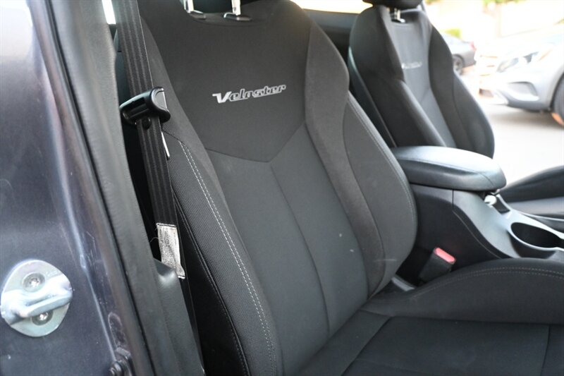 2017 Hyundai Veloster Value Edition R-Spec Turbo photo 42
