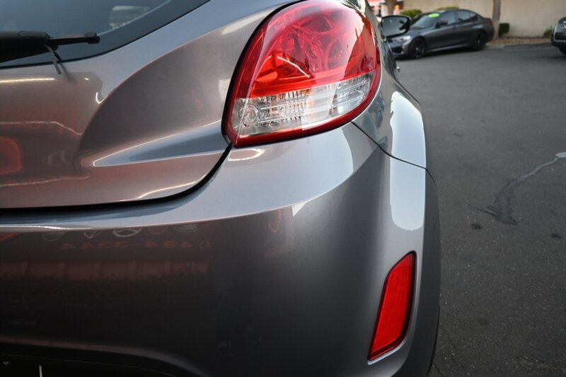 2017 Hyundai Veloster Value Edition R-Spec Turbo photo 9