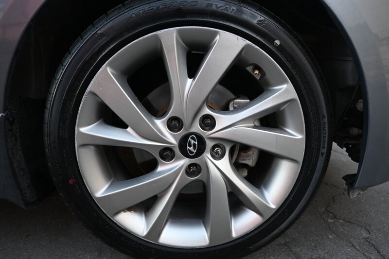 2017 Hyundai Veloster Value Edition R-Spec Turbo photo 11