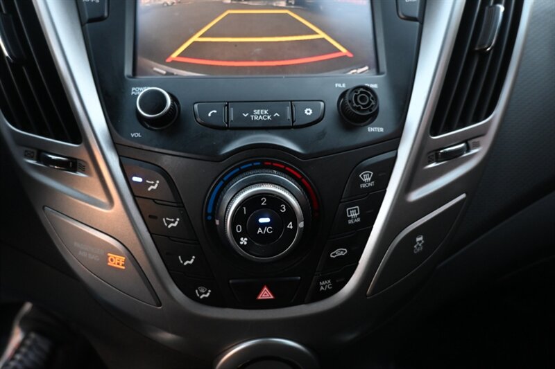 2017 Hyundai Veloster Value Edition R-Spec Turbo photo 28