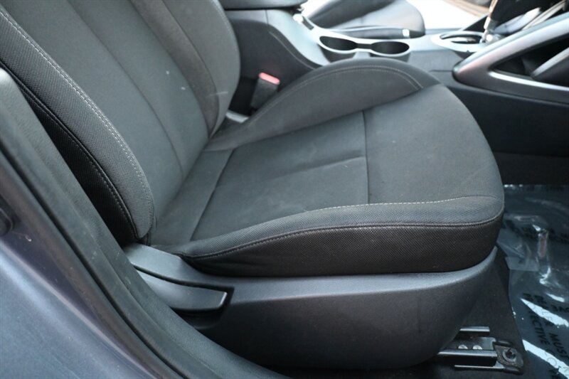 2017 Hyundai Veloster Value Edition R-Spec Turbo photo 43