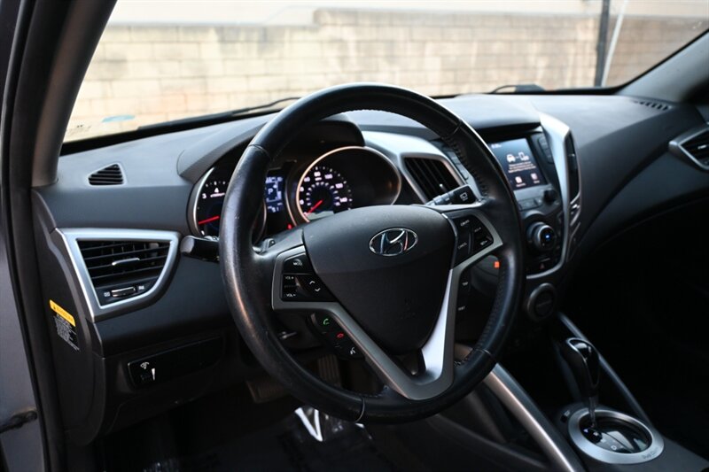 2017 Hyundai Veloster Value Edition R-Spec Turbo photo 18